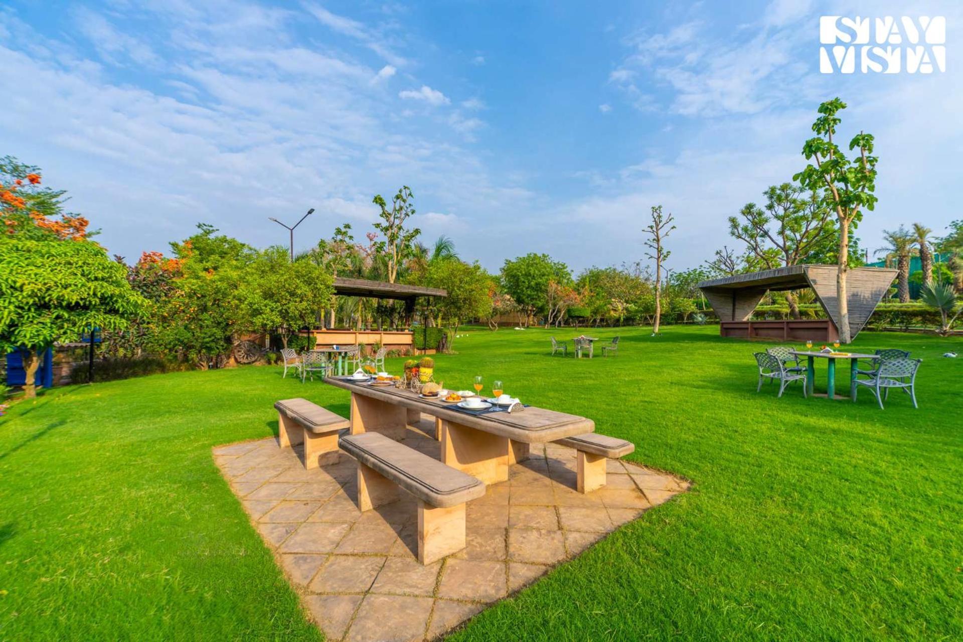 Stayvista At Maple Farms With Pool, Bbq & Bonfire Sohna Экстерьер фото