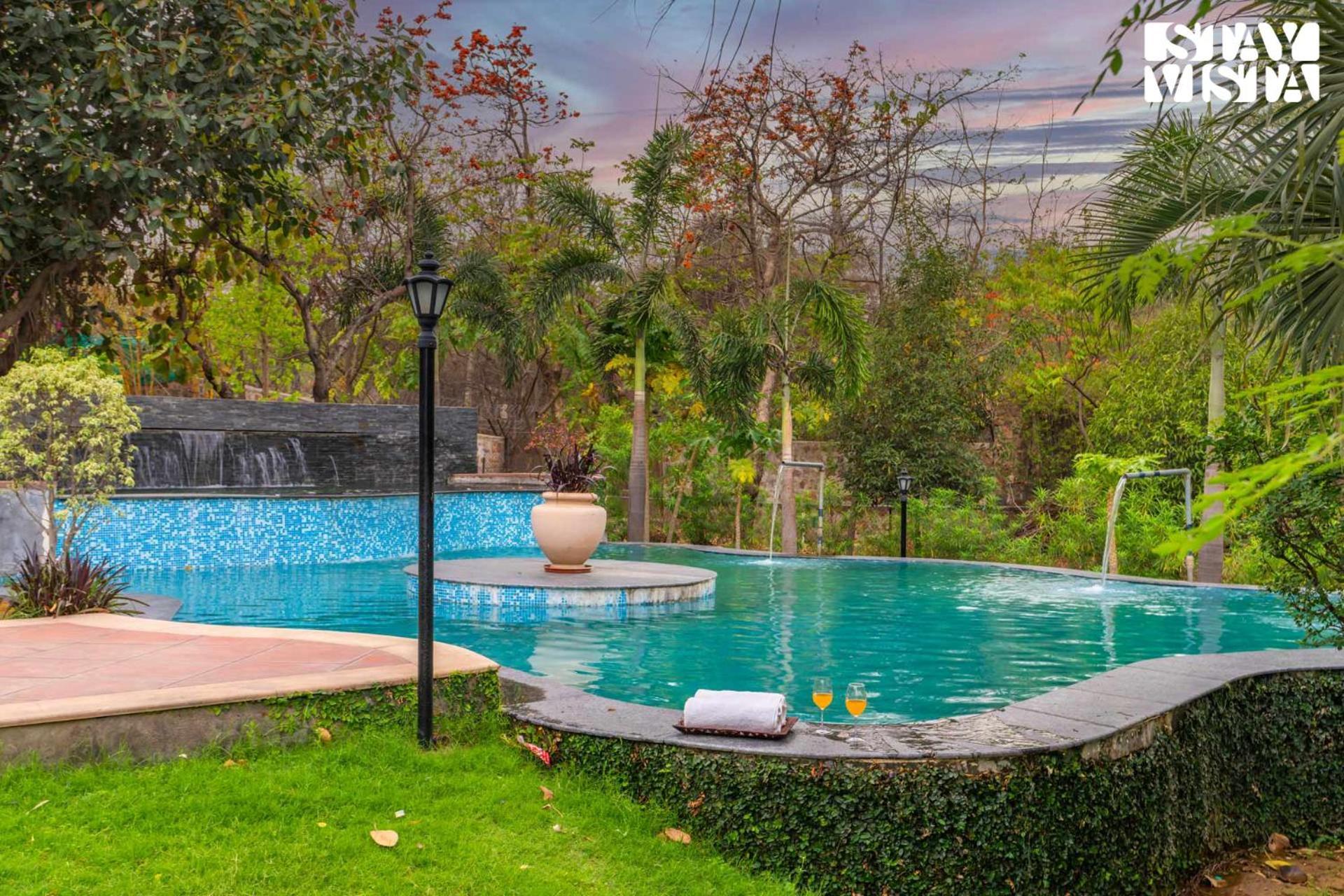 Stayvista At Maple Farms With Pool, Bbq & Bonfire Sohna Экстерьер фото